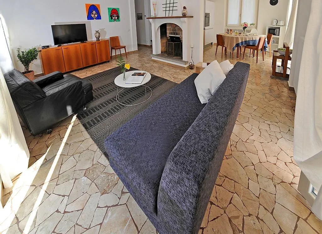 Vitali Apartments בלאג'יו