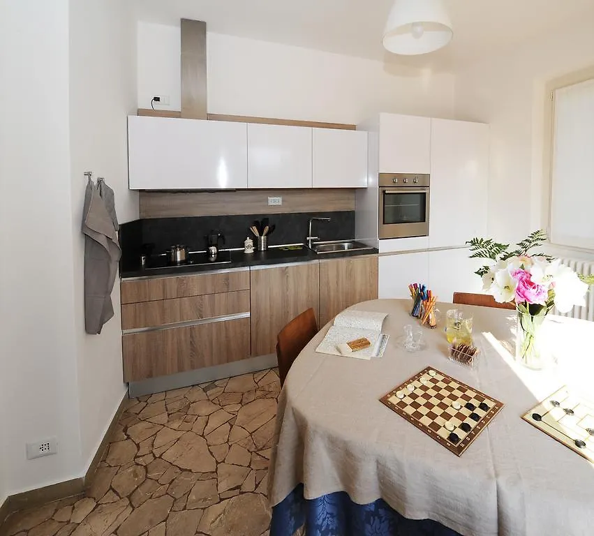 Vitali Apartments בלאג'יו
